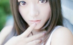 爸爸让我吃他的巧克力棒视频